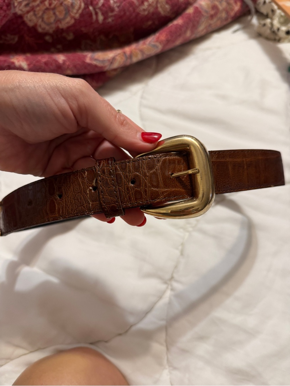 Vintage Women’s Brown Croc-Embossed Leather Belt with Gold Buckle